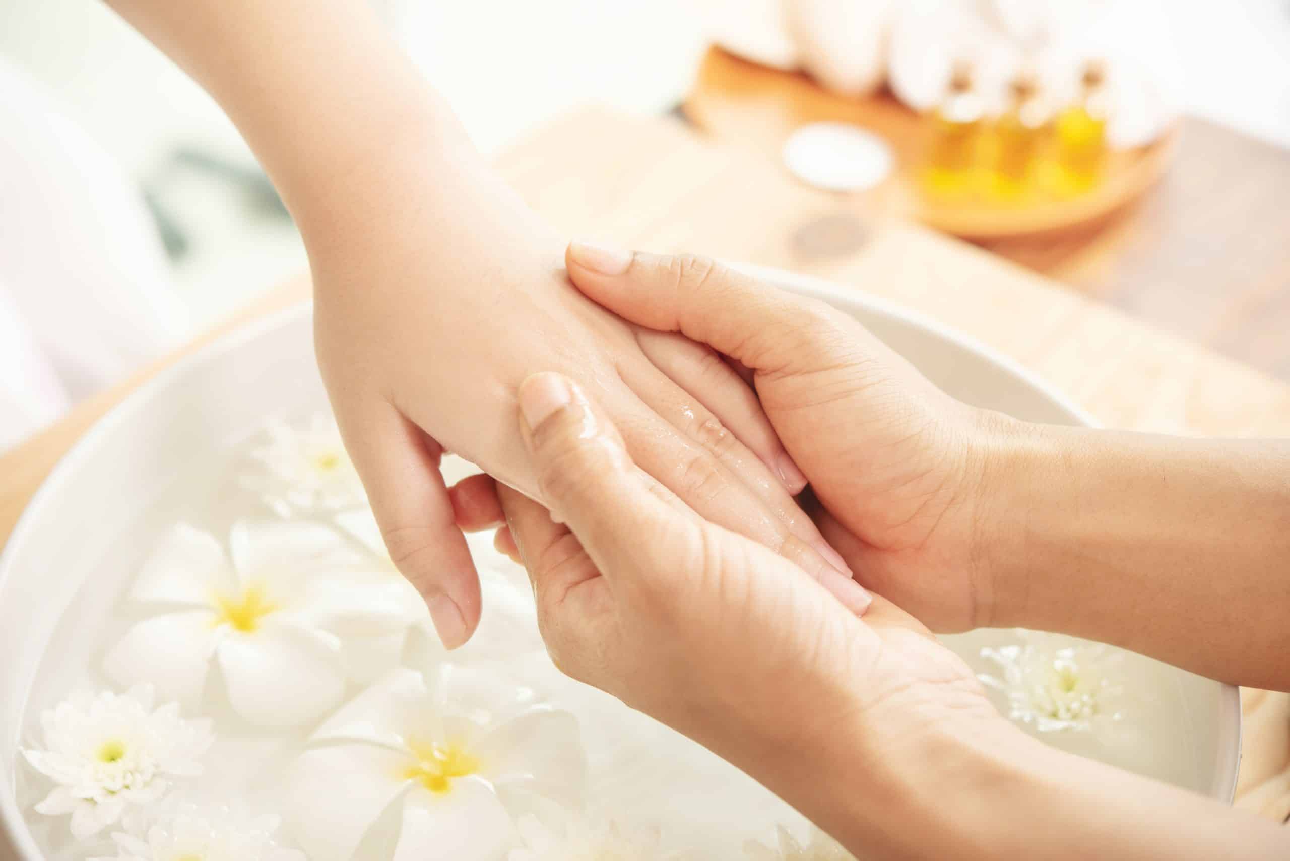 Hand Spa Bisa Membantu Menyamarkan Garis Halus di Tangan, Benarkah?